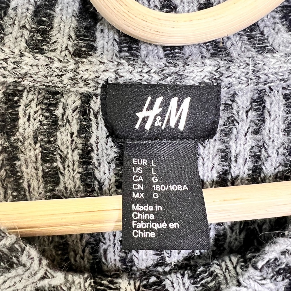 H&M Gray Ribbed Crew Neck Sweater - Picture 3 of 11